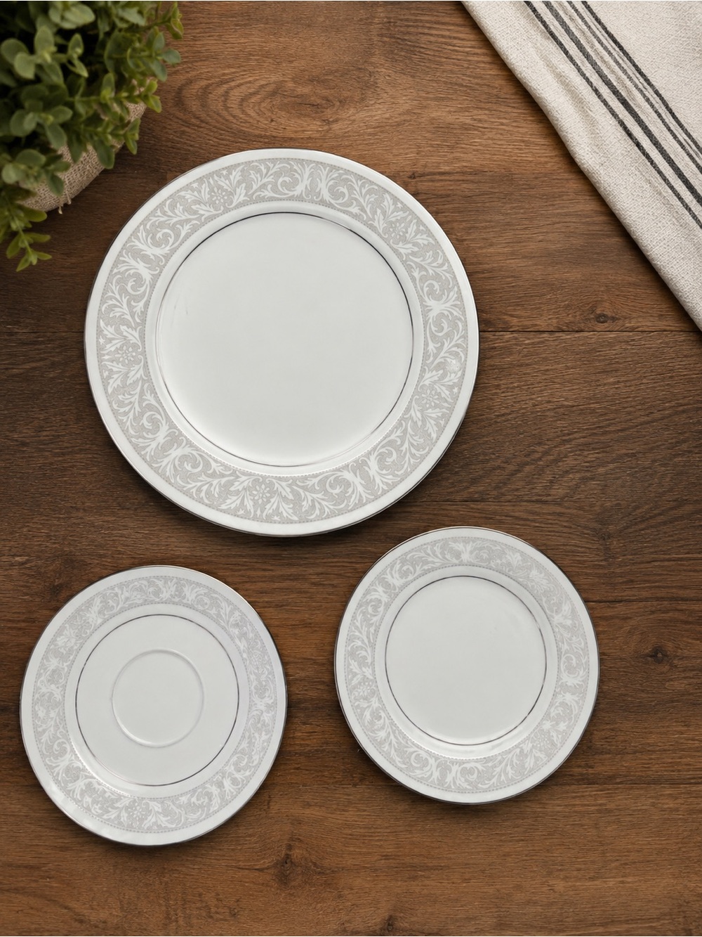 Imperial China Whitney 5671 W. Dalton Japan 3-Piece Plate Set
